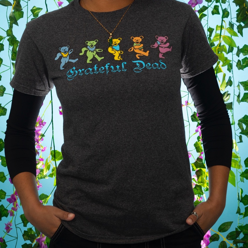 Grateful Dead dancing bears graphic gothic text crew t-shirt. 100% cotton adult.